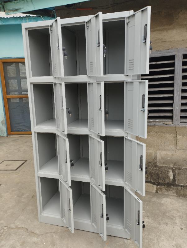 A vendre des armoires métalliques