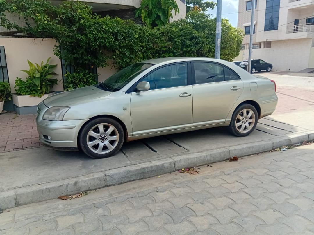 Toyota advensis 